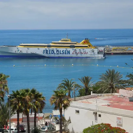 Apartment Castle Harbour With Heated Pool, Only 700 Meters To The Beach, Wifi, Balcony Arona (Tenerife)